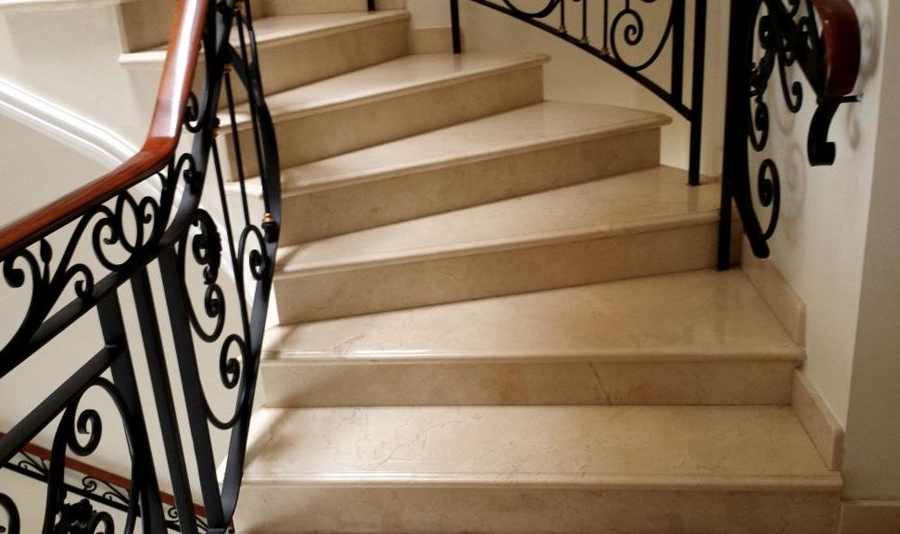 травертин для лестниц